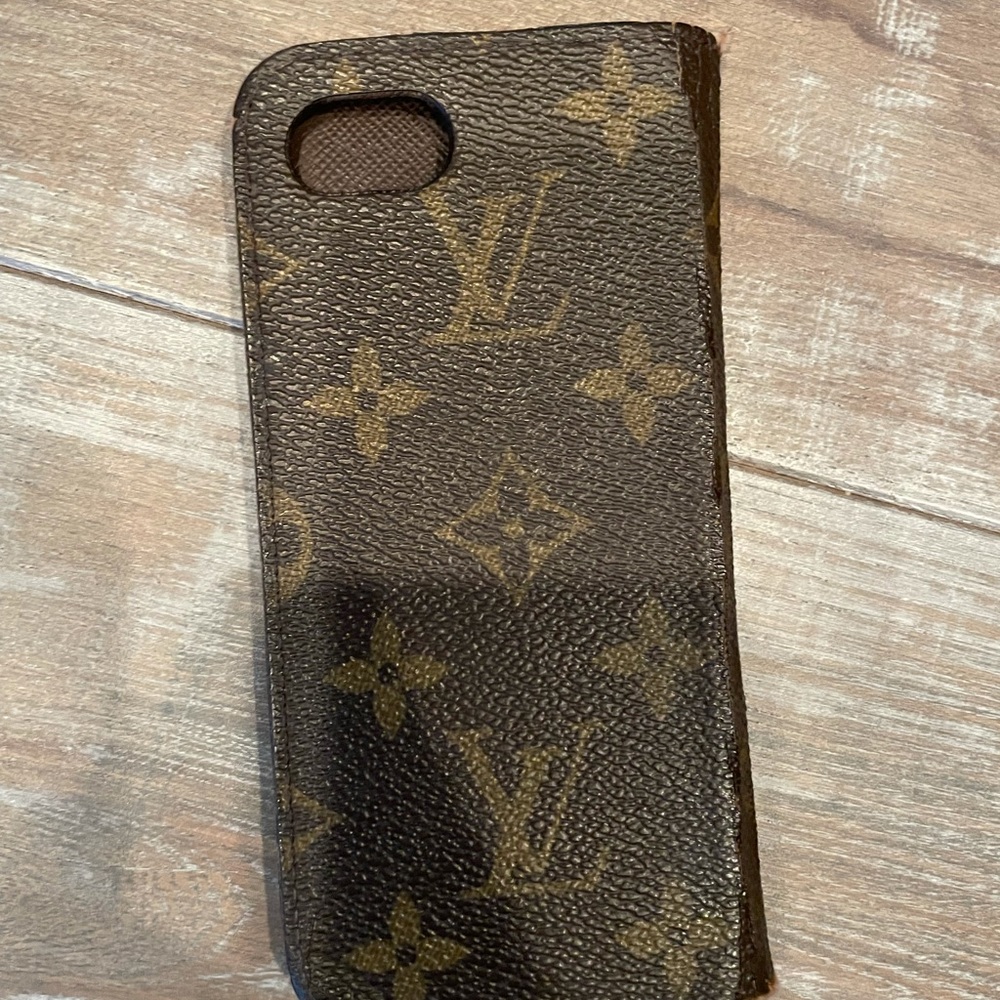 Louis Vuitton iPhone 7 Case w/ Cloth & Box - Picture 2 of 5